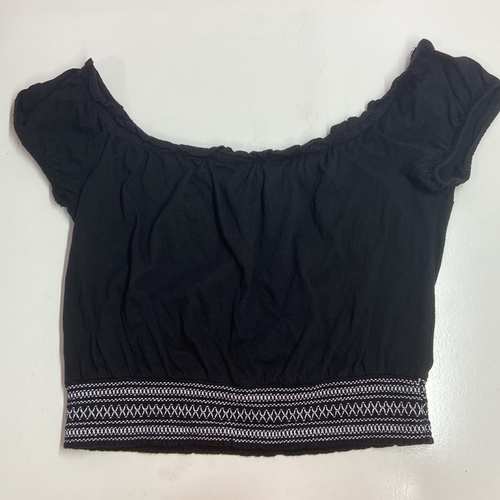 Hi! Selling a mustard and black crop top from Aeropostale (worn once only). - Picture 2 of 2
